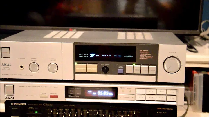 Akai AM-U2 Stereo Integrated Amplifier  Akai AT-A301 Quartz Synthesizer Tuner