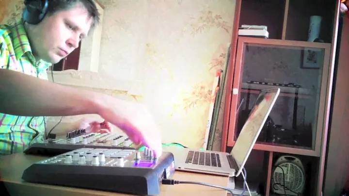 Boombakka. Ableton + Akai APC40 + Akai MPD26