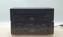AKAI Stereo Tuner AT-2200 und Amplifier AM-2200 Top