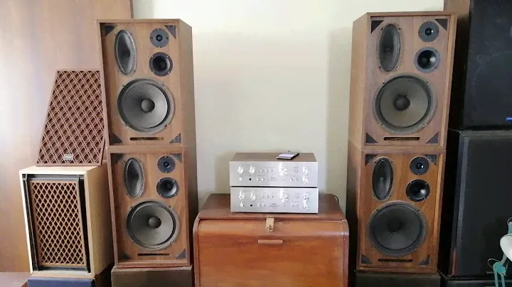 AKAI AM 2200 Stereo Amplifier + AKAI LS 40 3 way Speakers