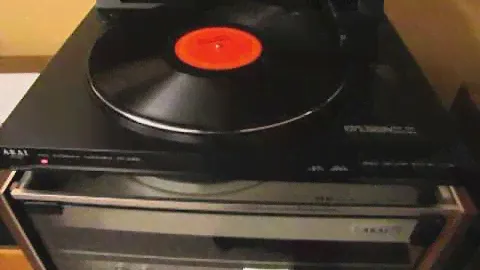 AKAI Turntable AP-A301cb
