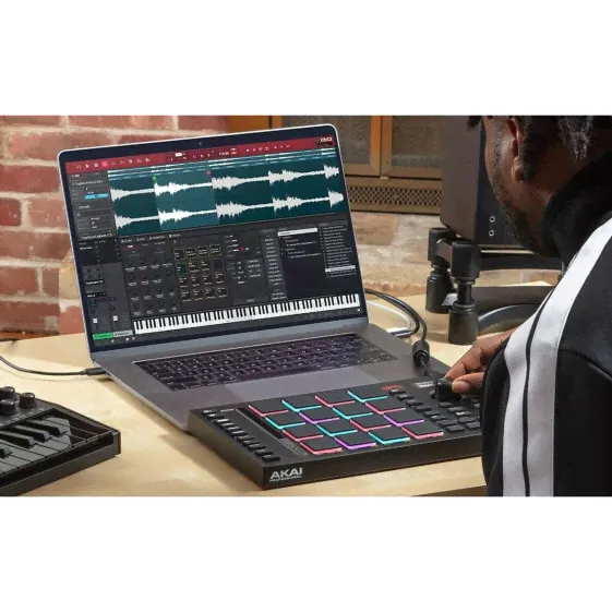 Звуковой контроллер Akai MPC Studio MK2-0