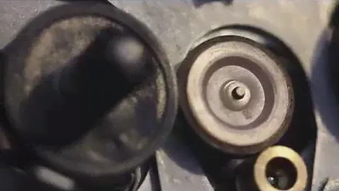 Worn-out idler tire / kulunut välipyörä