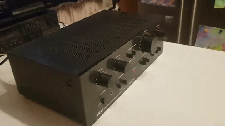 AKAI AM-2250