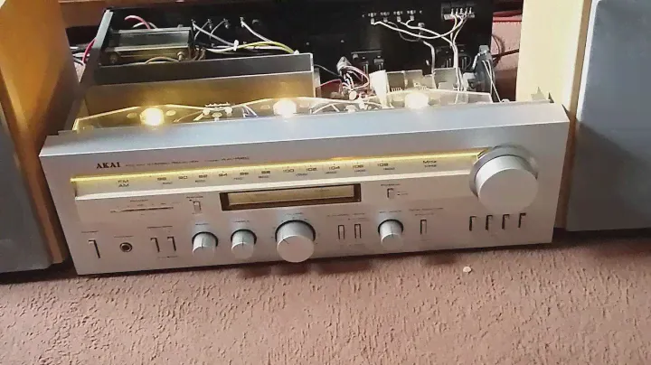 Akai (AA-R20) Stereo Receiver (Vintage) (1980)