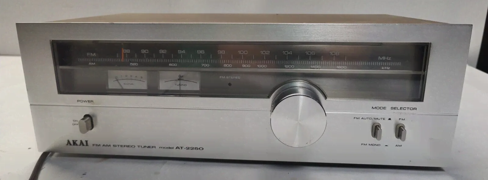 Vintage Akai Model AT 2250 AM/FM Stereo Tuner Made in Japan TESTED WORKS
