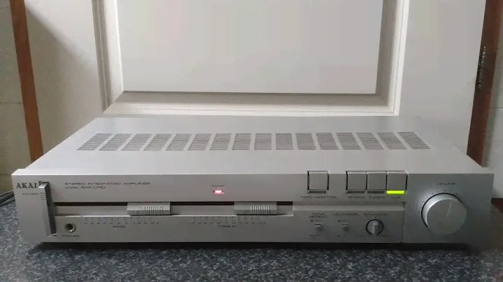 Akai stereo integrated amplifier model AM-U110