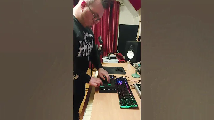 Akai MPC Studio 2 - Finger Drumming | drumming on akai mpc studio