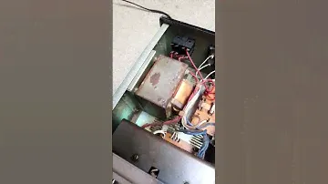 Interior del amplificador Akai AM-2250