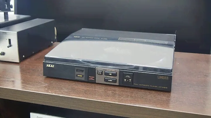 AKAI AP-M313 LP проигрыватель с тангенциальным тонармом. Встроенный фонокорректор. Япония.